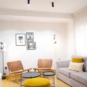 https://modern-well-located-apartment-in-soho.hotelsinnerja.org